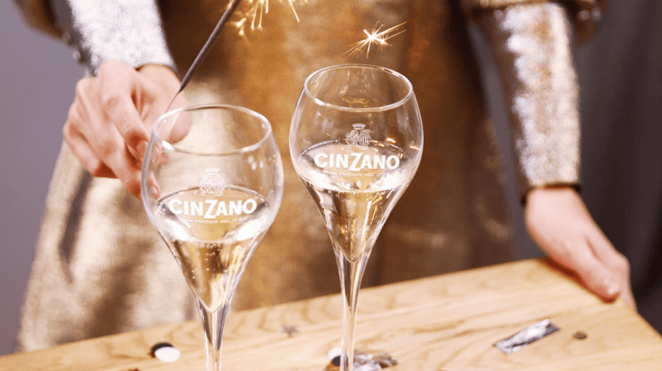 Una cascata di note rosse fresche e appetitose